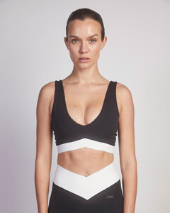 joja_gymnasium_drive-sports-bra-onyx_3_1024x.jpg