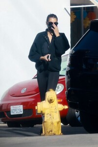 kaia-gerber-and-travis-jakcson-out-in-los-feliz-01-28-2023-0.jpg