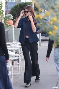 kaia-gerber-arrives-at-all-time-restaurant-in-los-feliz-01-26-2023-2.jpg