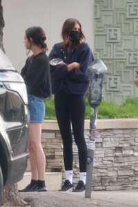 kaia-gerber-at-maru-coffee-in-los-feliz-01-07-2023-0.jpg