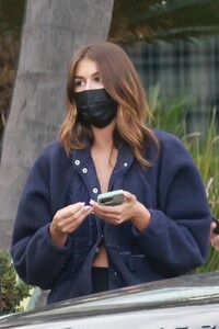 kaia-gerber-at-maru-coffee-in-los-feliz-01-07-2023-5.jpg