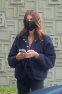 kaia-gerber-at-maru-coffee-in-los-feliz-01-07-2023-6.jpg