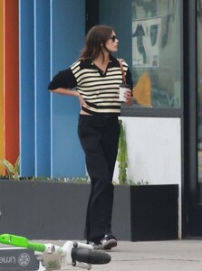 kaia-gerber-out-for-cup-of-coffee-in-los-feliz-02-13-2023-0.jpg