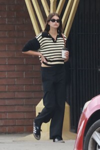 kaia-gerber-out-for-cup-of-coffee-in-los-feliz-02-13-2023-2.jpg
