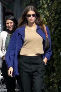 kaia-gerber-out-for-lunch-at-all-time-in-los-feliz-02-03-2023-0.jpg