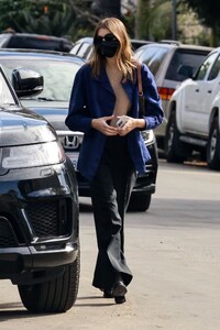 kaia-gerber-out-for-lunch-at-all-time-in-los-feliz-02-03-2023-4.jpg