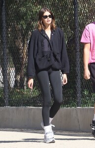 kaia-gerber-out-walk-in-a-park-with-a-friend-and-her-dog-in-los-angeles-02-08-2023-4.jpg