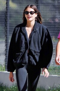 kaia-gerber-out-walk-in-a-park-with-a-friend-and-her-dog-in-los-angeles-02-08-2023-5.jpg