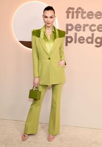 karlie-kloss-at-2023-fifteen-percent-pledge-gala-in-new-york-02-04-2023-3.jpg