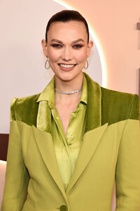 karlie-kloss-at-2023-fifteen-percent-pledge-gala-in-new-york-02-04-2023-6.jpg