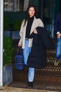 karlie-kloss-out-and-about-in-new-york-02-23-2023-6.jpg