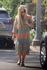 kate-hudson-leaves-a-spa-in-santa-monica-02-10-2023-2.jpg