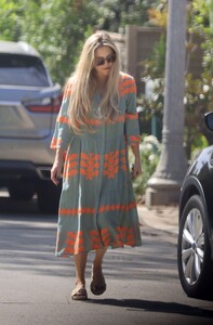 kate-hudson-leaves-a-spa-in-santa-monica-02-10-2023-3.jpg