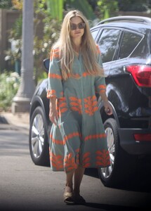 kate-hudson-leaves-a-spa-in-santa-monica-02-10-2023-4.jpg