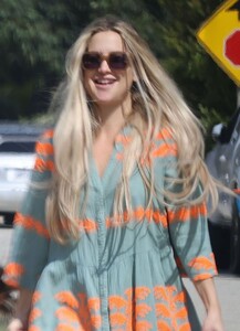 kate-hudson-leaves-a-spa-in-santa-monica-02-10-2023-5.jpg