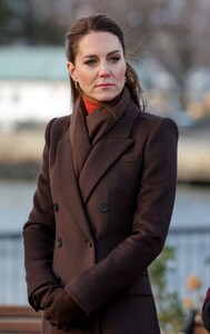 kate-middleton-and-prince-william-at-boston-harbour-defences-12-01-2022-12.jpg