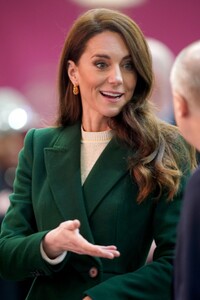 kate-middleton-at-a-tour-of-kirkgate-market-in-leeds-01-31-2023-8.jpg