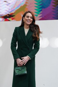 kate-middleton-at-a-tour-of-kirkgate-market-in-leeds-01-31-2023-9.jpg