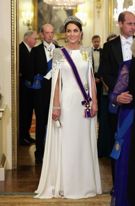 kate-middleton-at-state-banquet-at-buckingham-palace-in-london-11-22-2022-3.jpg