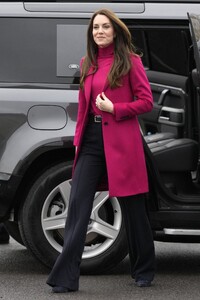 kate-middleton-at-windsor-foodshare-in-windsor-01-26-2023-6.jpg