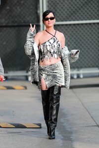 katy-perry-arrives-at-jimmy-kimmel-live-in-hollywood-02-16-2023-3.jpg