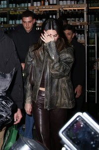 kendall-jenner-and-bad-bunny-out-for-dinner-date-in-beverly-hills-02-18-2023-6.jpg