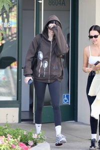 kendall-jenner-leaves-workout-with-a-friend-in-los-angeles-02-05-2023-0.jpg