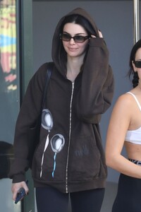 kendall-jenner-leaves-workout-with-a-friend-in-los-angeles-02-05-2023-2.jpg