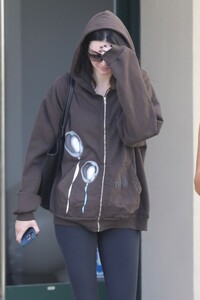 kendall-jenner-leaves-workout-with-a-friend-in-los-angeles-02-05-2023-4.jpg