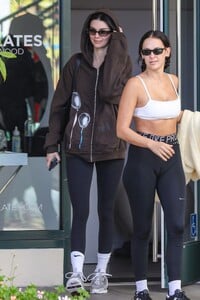 kendall-jenner-leaves-workout-with-a-friend-in-los-angeles-02-05-2023-7.jpg