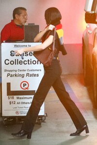 kendall-jenner-out-for-dinner-at-sushi-park-in-west-hollywood-02-08-2023-0.jpg