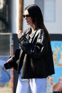 kendall-jenner-out-for-lunch-with-friends-in-west-hollywood-02-19-2023-6.jpg