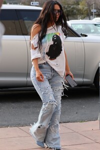 kim-kardashian-arrives-at-her-daughter-north-s-basketball-game-in-los-angeles-02-03-2023-6.jpg