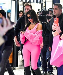 kim-kardashian-at-skims-pop-up-valentine-s-day-shop-opening-at-the-grove-in-los-angeles-02-08-2023-2.jpg