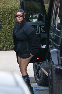 kourtney-kardashian-and-travis-barker-leaves-a-studio-in-calabasas-01-23-2023-0.jpg