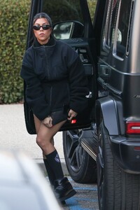 kourtney-kardashian-and-travis-barker-leaves-a-studio-in-calabasas-01-23-2023-4.jpg