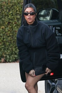 kourtney-kardashian-and-travis-barker-leaves-a-studio-in-calabasas-01-23-2023-5.jpg