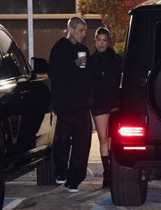 kourtney-kardashian-and-travis-barker-leaves-a-studio-in-calabasas-01-23-2023-9.jpg