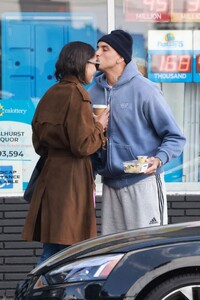 laura-harrier-and-sam-jarou-out-for-lunch-in-los-feliz-02-13-2023-8.jpg