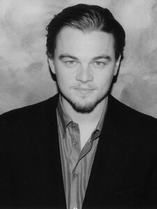 leonardo-dicaprio-c-hfpa-2002.jpg