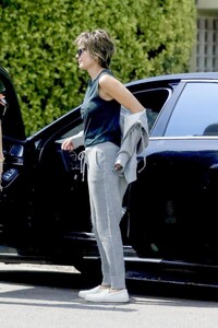 lisa-rinna-and-delilah-hamlin-heading-to-workout-in-west-hollywood-04-01-2022-1.jpg