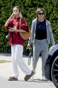 lisa-rinna-and-delilah-hamlin-heading-to-workout-in-west-hollywood-04-01-2022-7.jpg