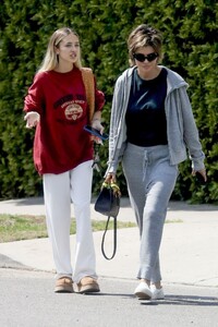 lisa-rinna-and-delilah-hamlin-heading-to-workout-in-west-hollywood-04-01-2022-9.jpg