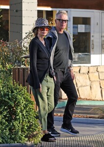 lisa-rinna-and-harry-hamlin-out-at-a-beach-in-malibu-11-26-2022-1.jpg