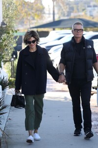 lisa-rinna-and-harry-hamlin-out-for-lunch-in-malibu-11-13-2022-8.jpg