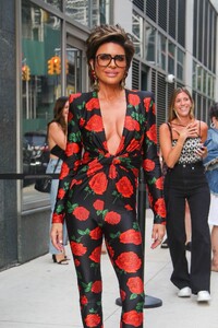 lisa-rinna-arrives-at-watch-what-happens-live-in-new-york-07-27-2022-1.jpg