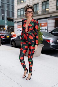 lisa-rinna-arrives-at-watch-what-happens-live-in-new-york-07-27-2022-3.jpg