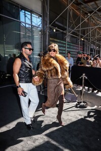 lisa-rinna-leaves-michael-kors-fashion-show-in-new-york-09-14-2022-0.jpg