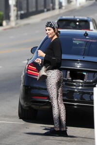 lisa-rinna-leaves-pilates-class-in-west-hollywood-02-14-2022-1.jpg