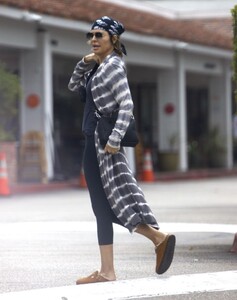 lisa-rinna-out-and-about-in-beverly-hills-10-23-2022-2.jpg